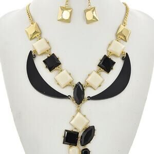 PENDANT STATEMENT NECKLACE & EARRING SET